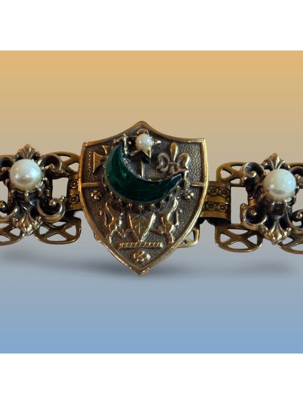 1950s Heraldic Panel Bracelet Antique Gold Tone Medieval Crest Design Vintage - Picture 5 of 8